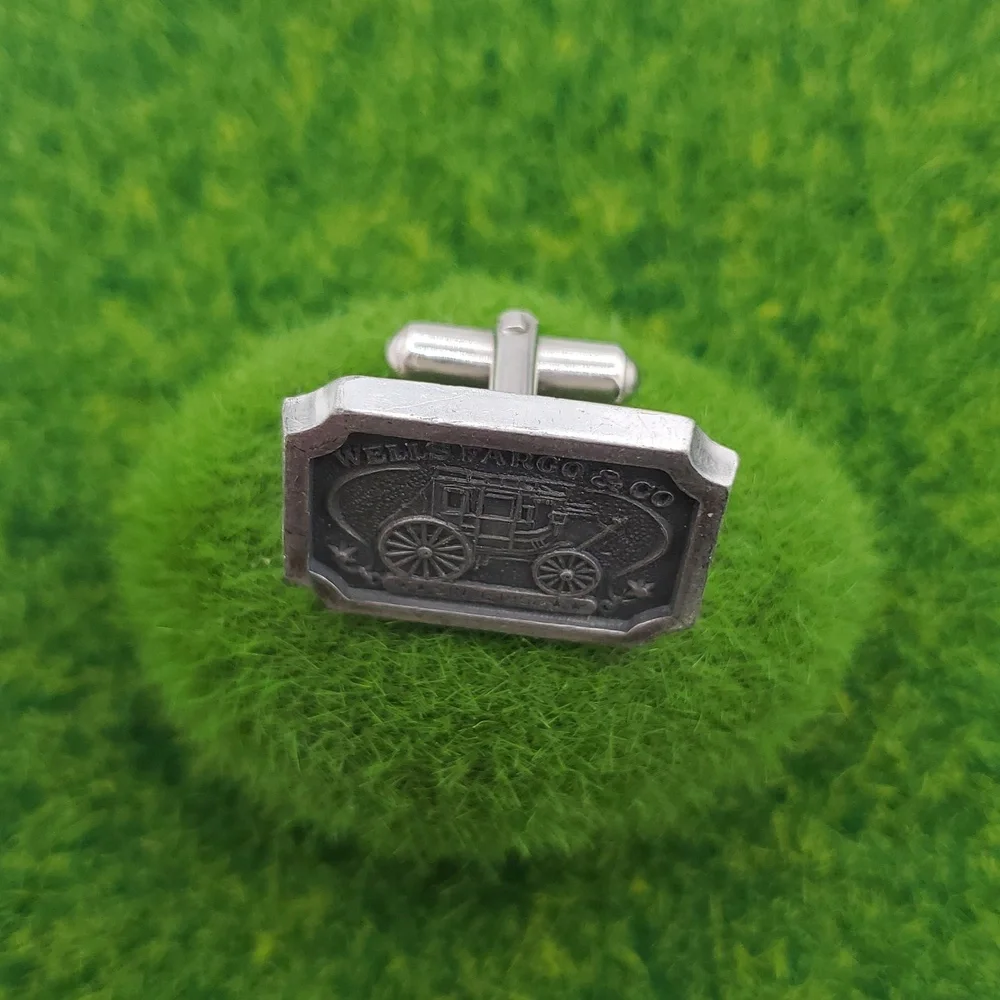 Wells Fargo Collectible Cuff Link Overflow‎